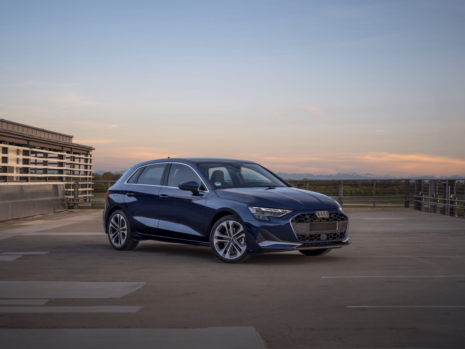 Audi A3 — синий кузов спереди в три четверти на закате