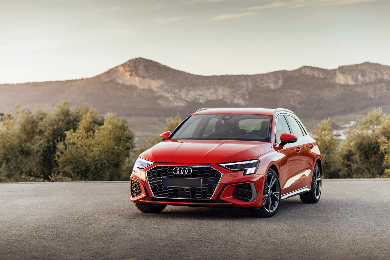 Audi A3 — красный кузов спереди с новой решёткой