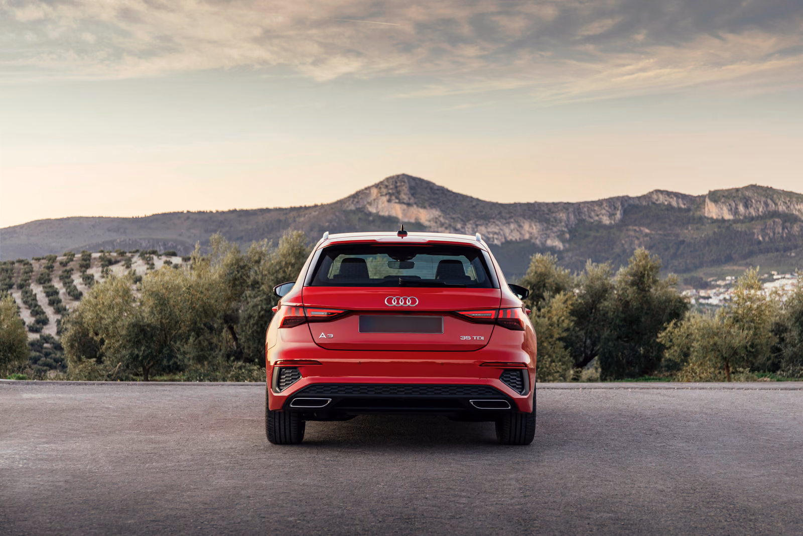 Audi A3 — красный кузов, вид строго сзади