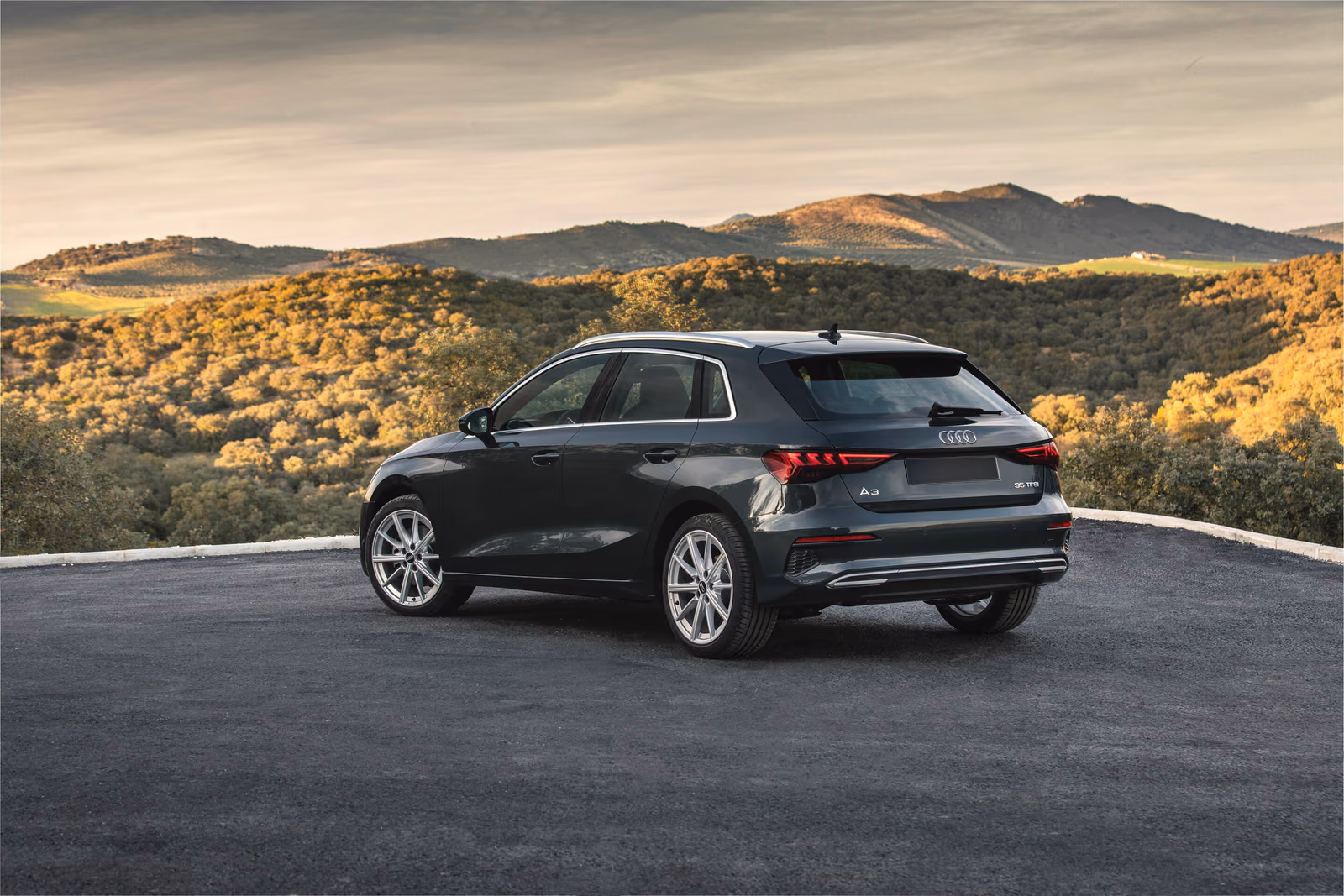 Audi A3 — серый кузов сзади в три четверти на холмах