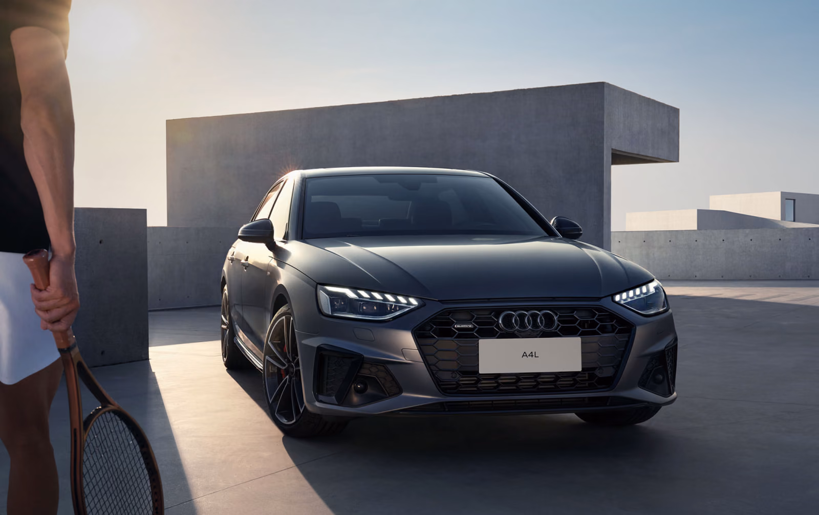 Передняя часть Audi A4L с фирменной решёткой