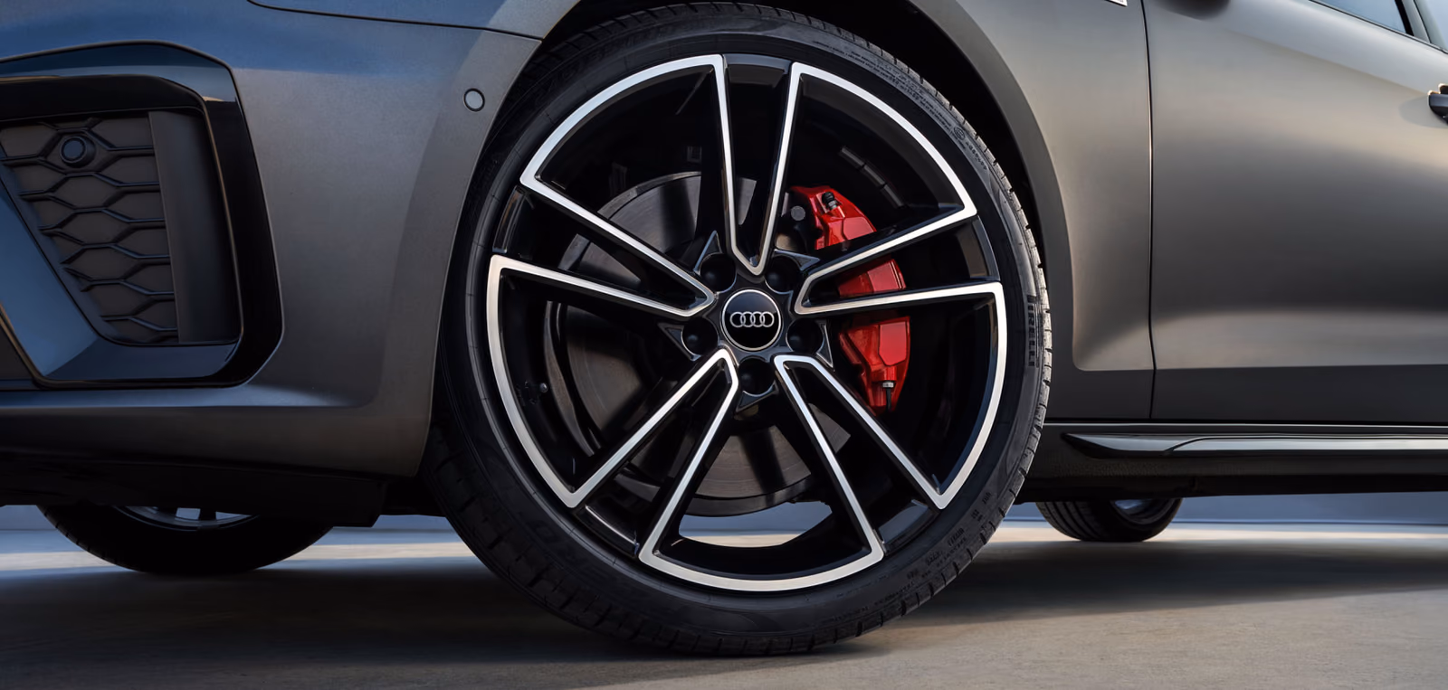 Колесо и тормозной механизм Audi A4L