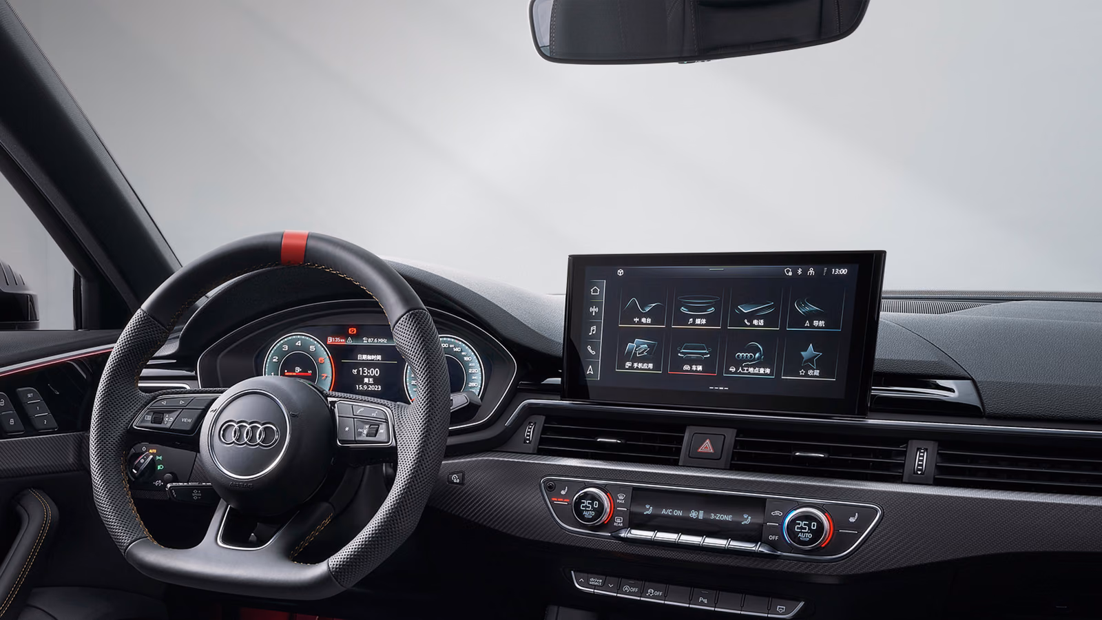 Руль, приборная панель и экран MMI Audi A4L