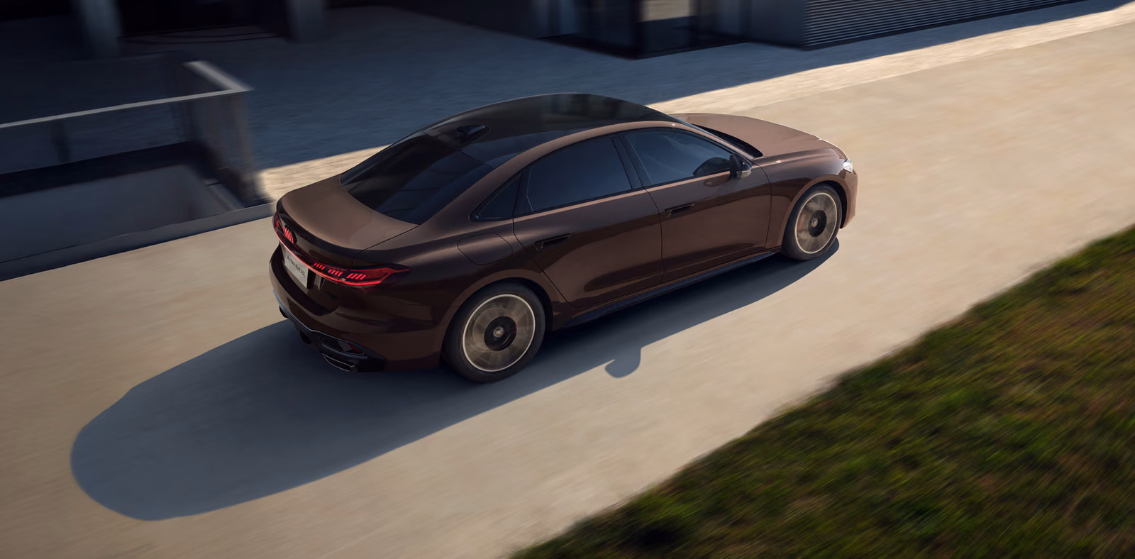 Коричневая Audi A5L FAW в движении