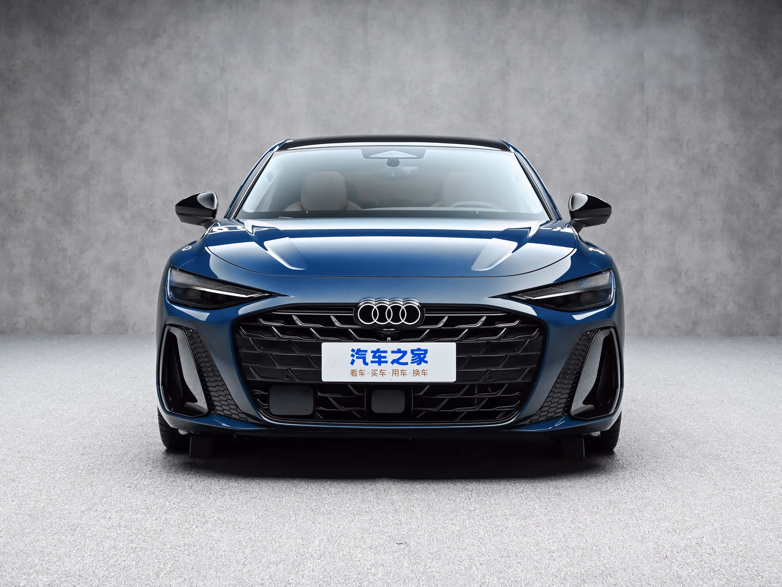 Audi A6L 3.0T quattro — вид строго спереди