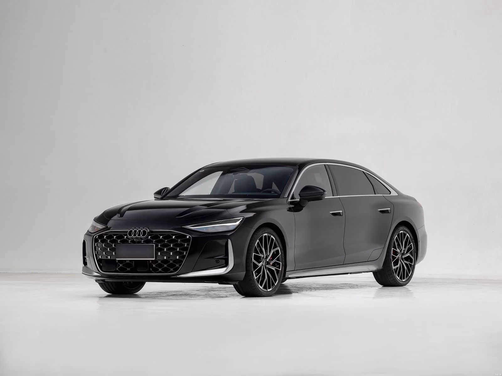 Audi A6L 3.0T quattro — чёрный кузов спереди в три четверти