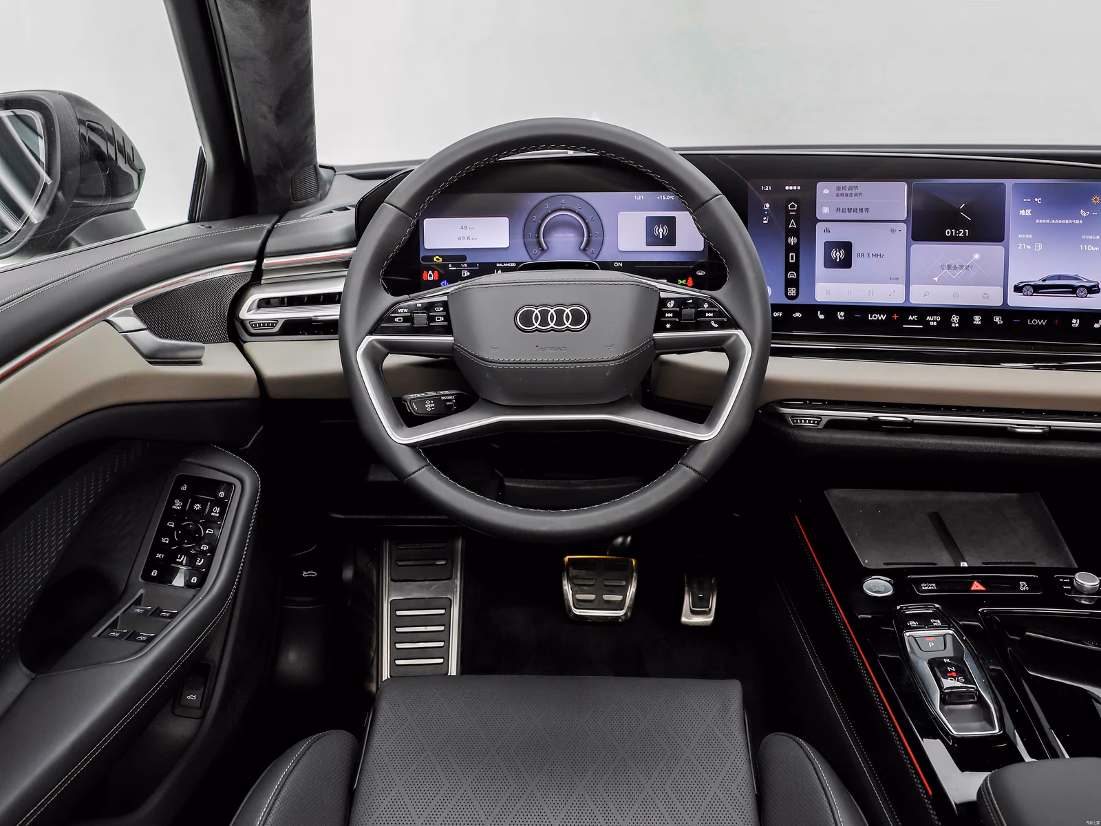 Audi A6L — водительское место и цифровая приборная панель