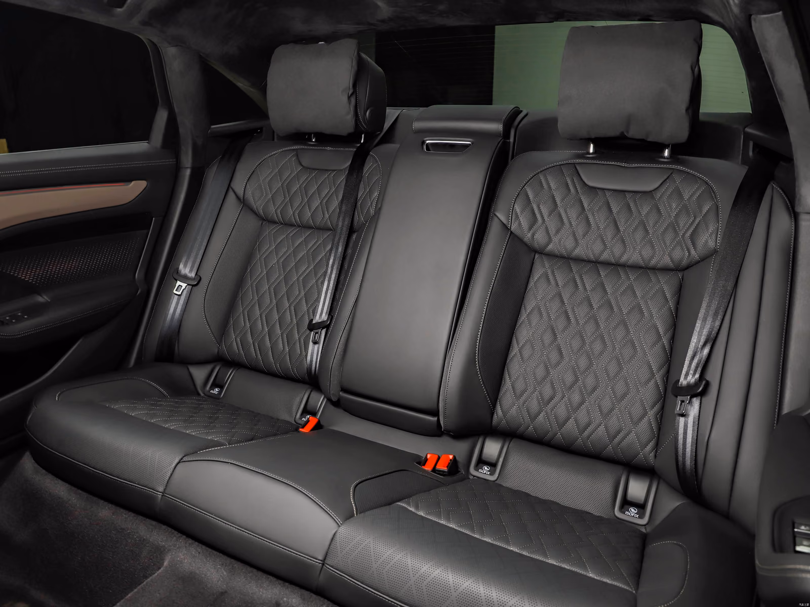 Audi A6L — задний диван