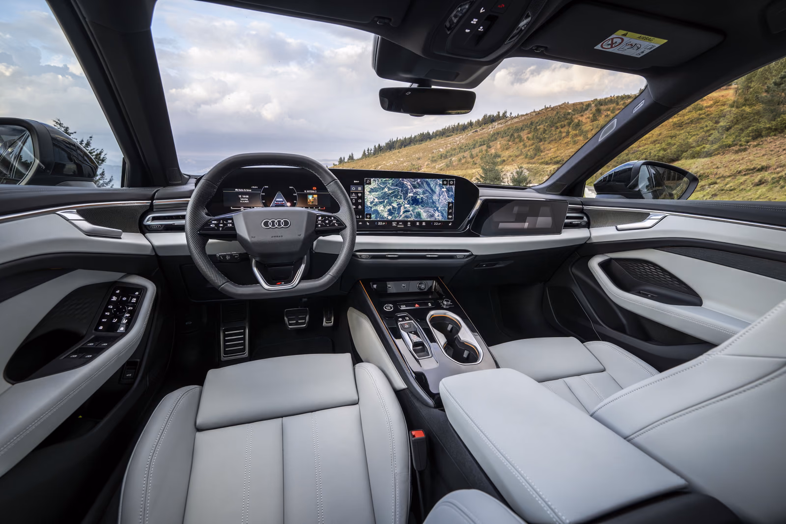 Audi A6 — светлый салон и передняя панель