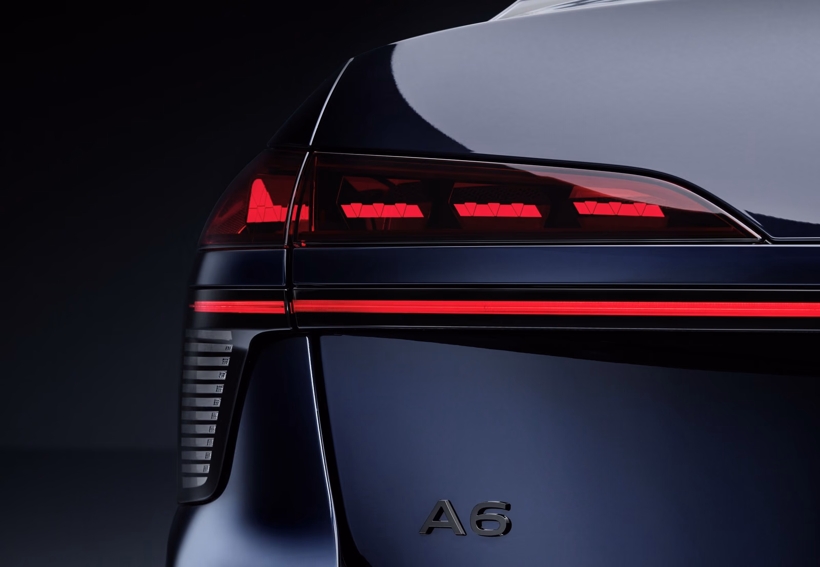 Audi A6 — OLED-фонарь и шильдик A6
