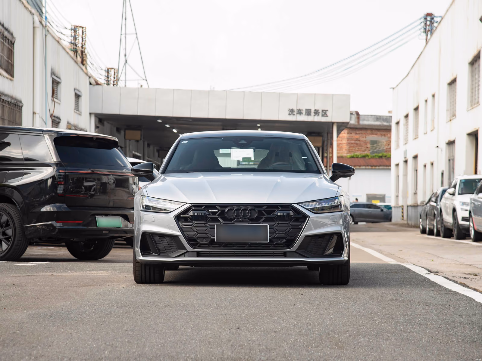Audi A7 Sportback — вид строго спереди