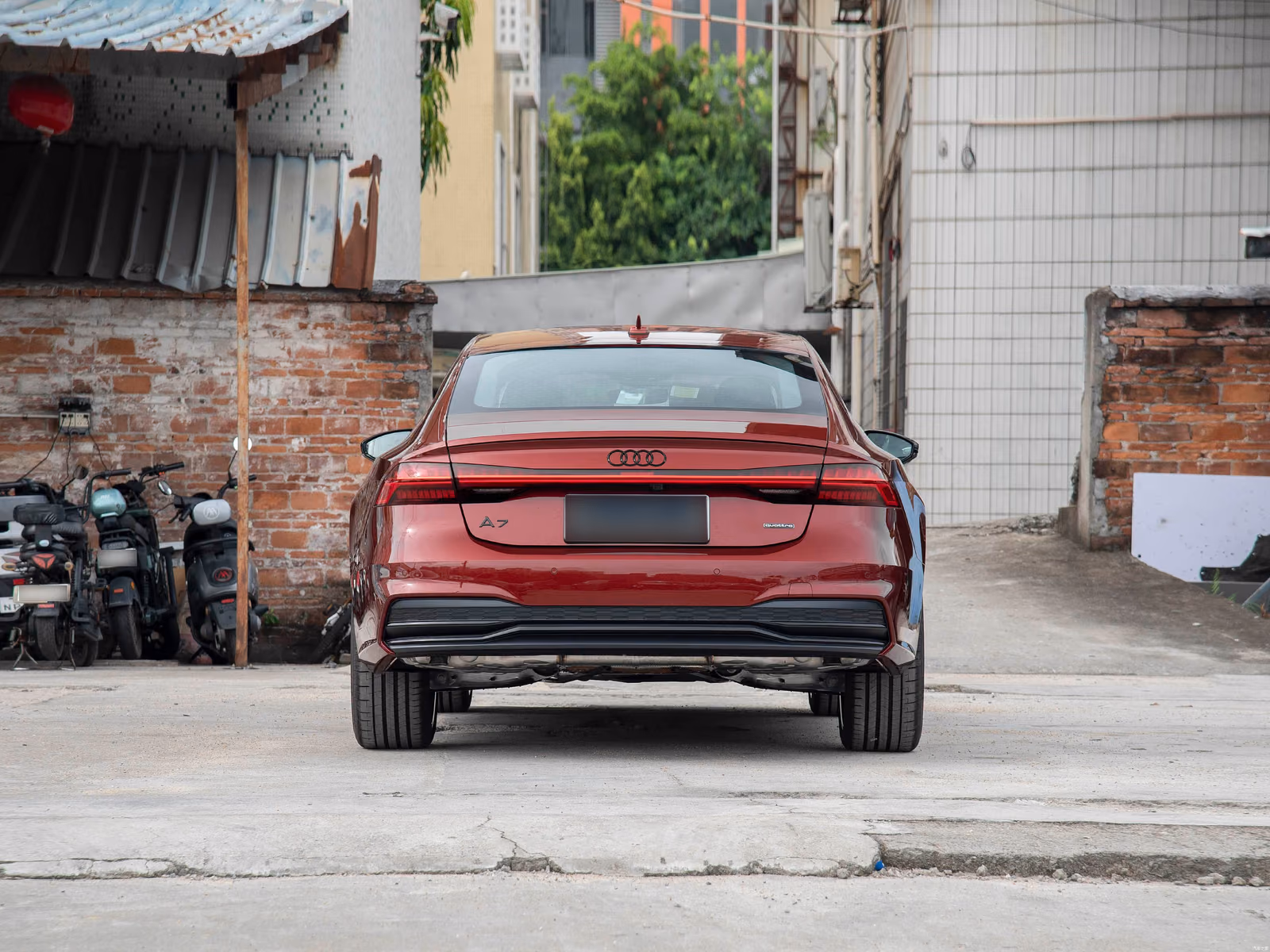 Audi A7 Sportback — второй вид строго сзади