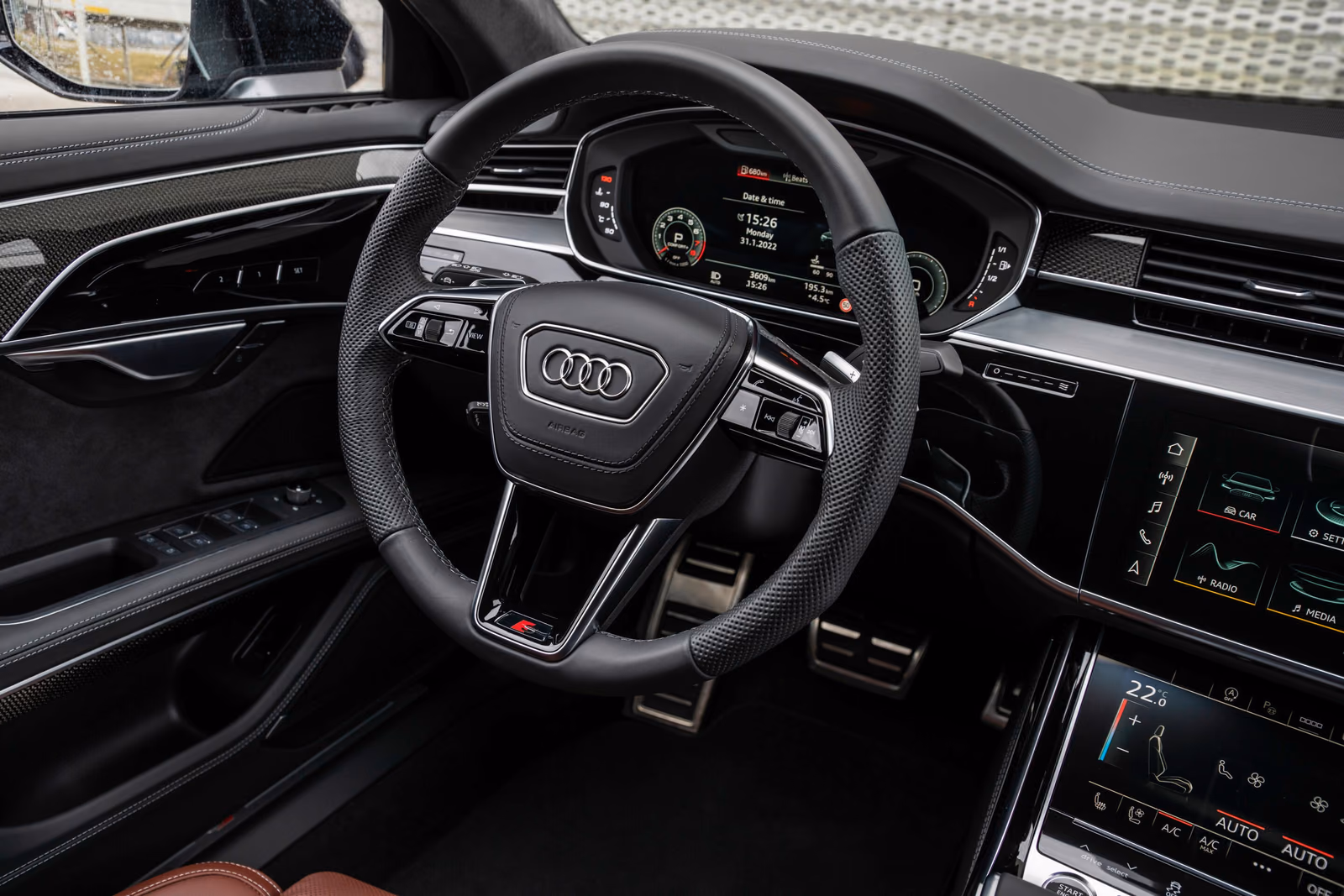 Audi A8 — руль и виртуальная приборная панель