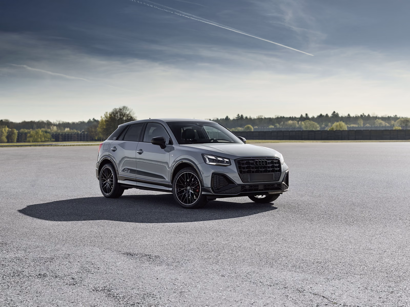 Audi Q2 — спереди в три четверти с противоположной стороны