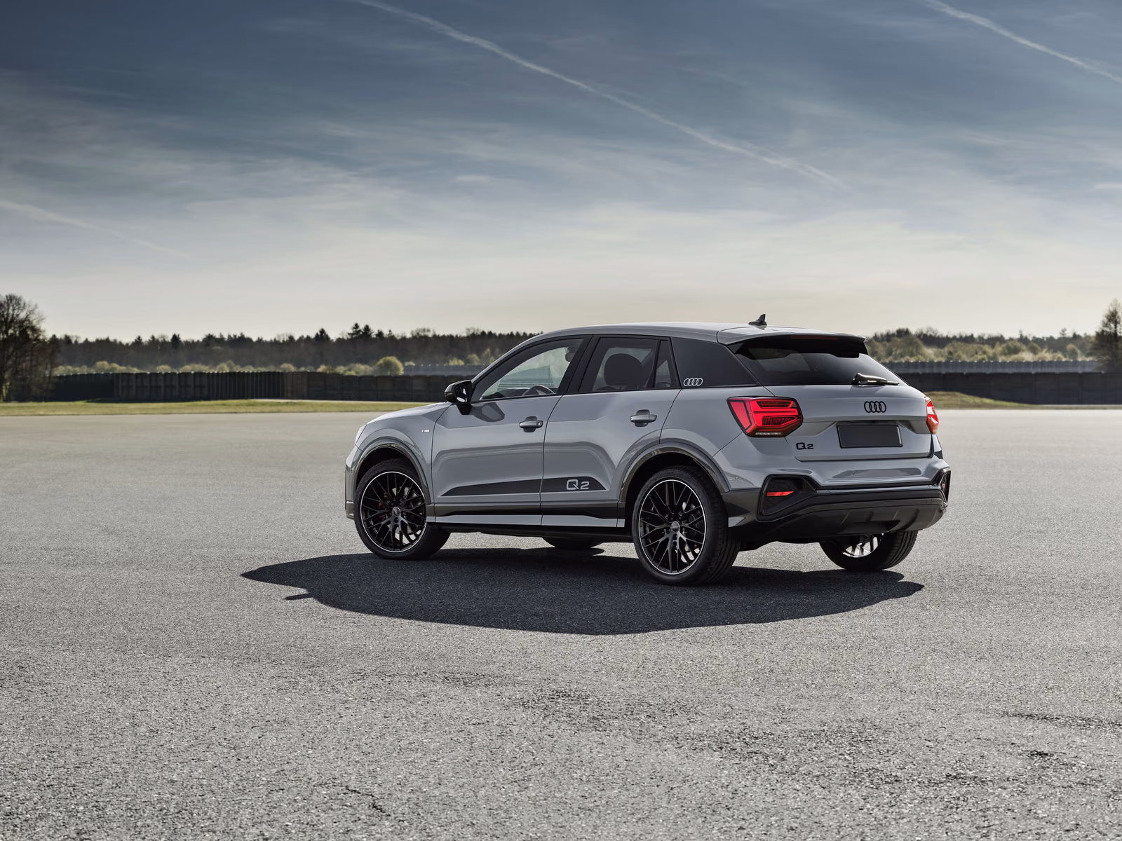 Audi Q2 — вид сзади в три четверти