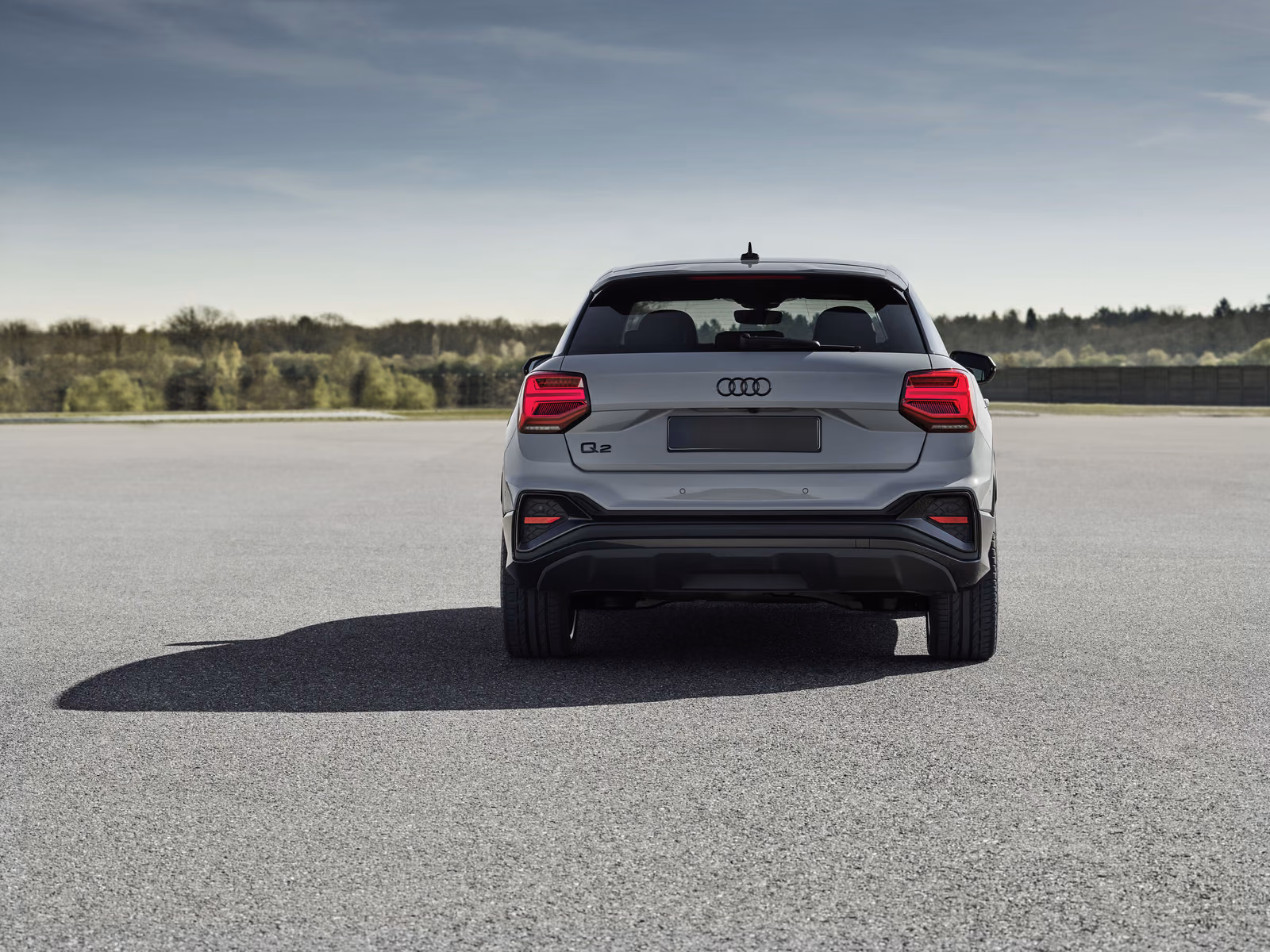 Audi Q2 — вид строго сзади