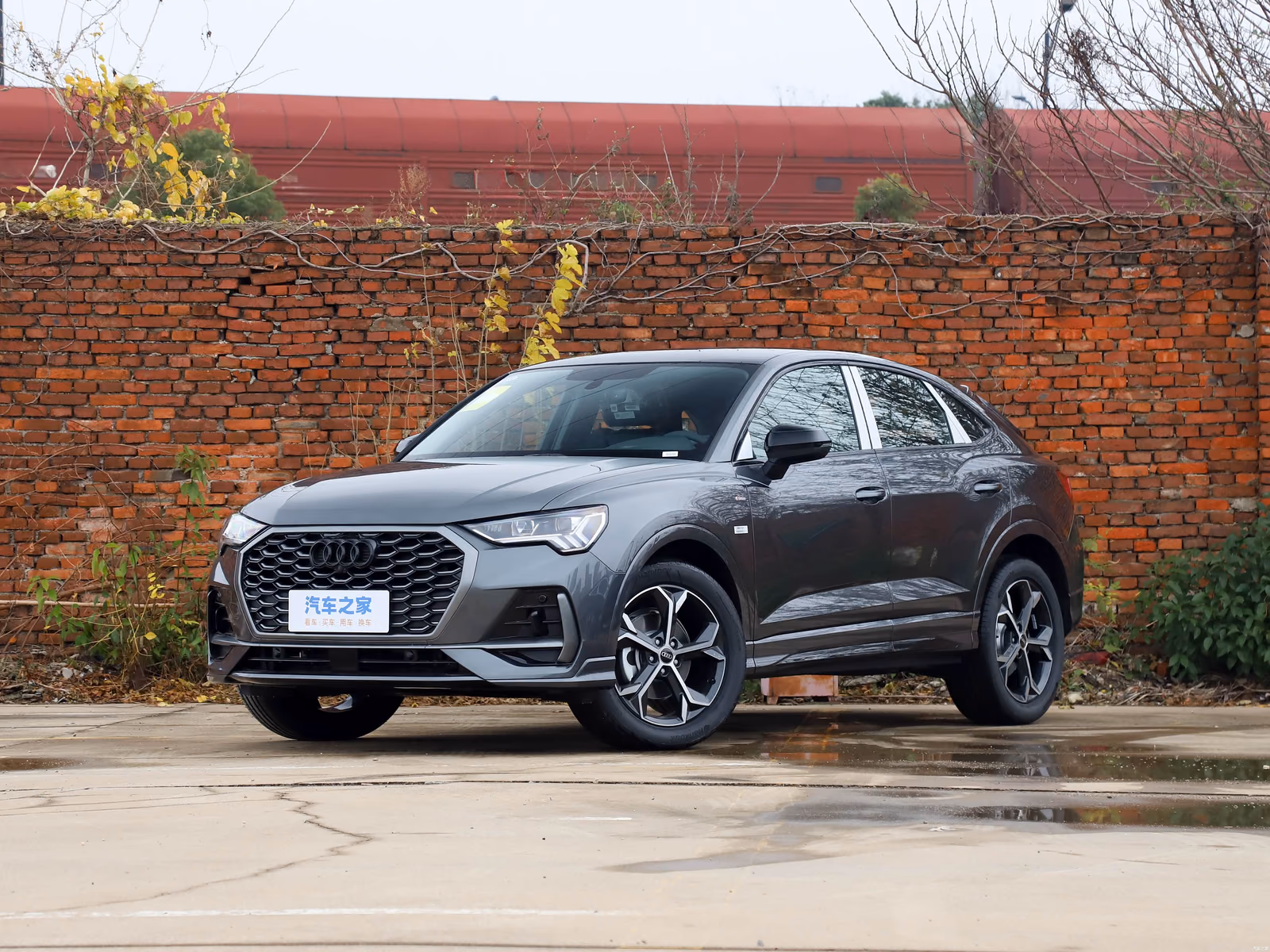Audi Q3 Sportback — купеобразный кроссовер спереди в три четверти