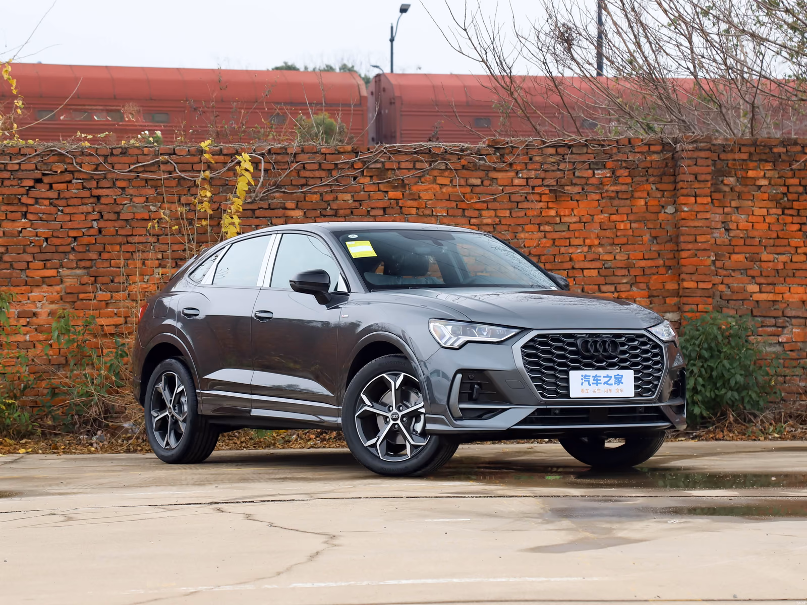 Audi Q3 Sportback — передняя часть с противоположной стороны