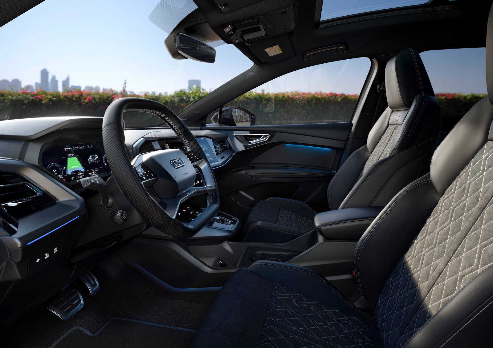 Салон Audi Q4 e-tron 2024 с места водителя