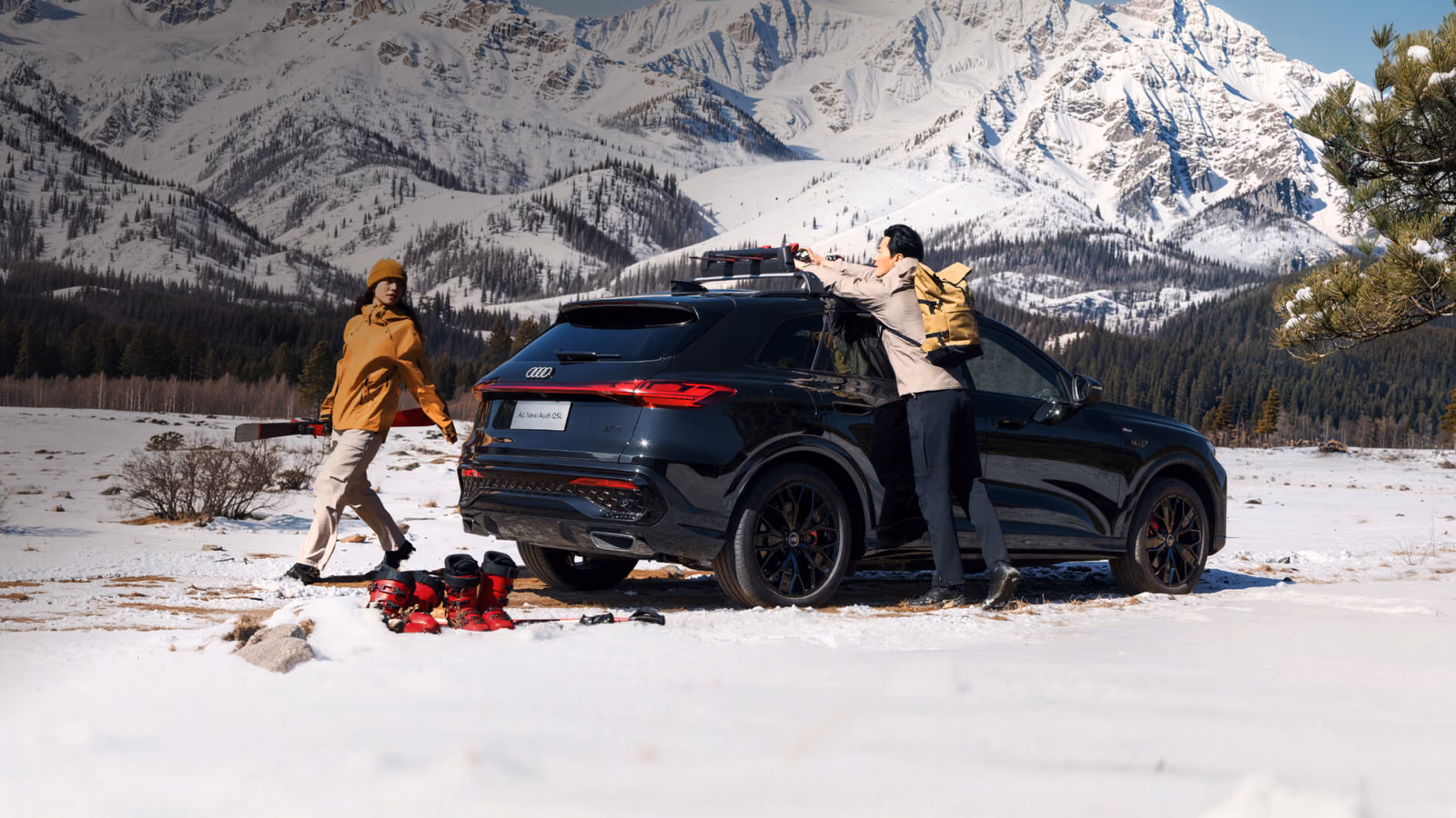 Audi Q5L сзади на зимнем маршруте