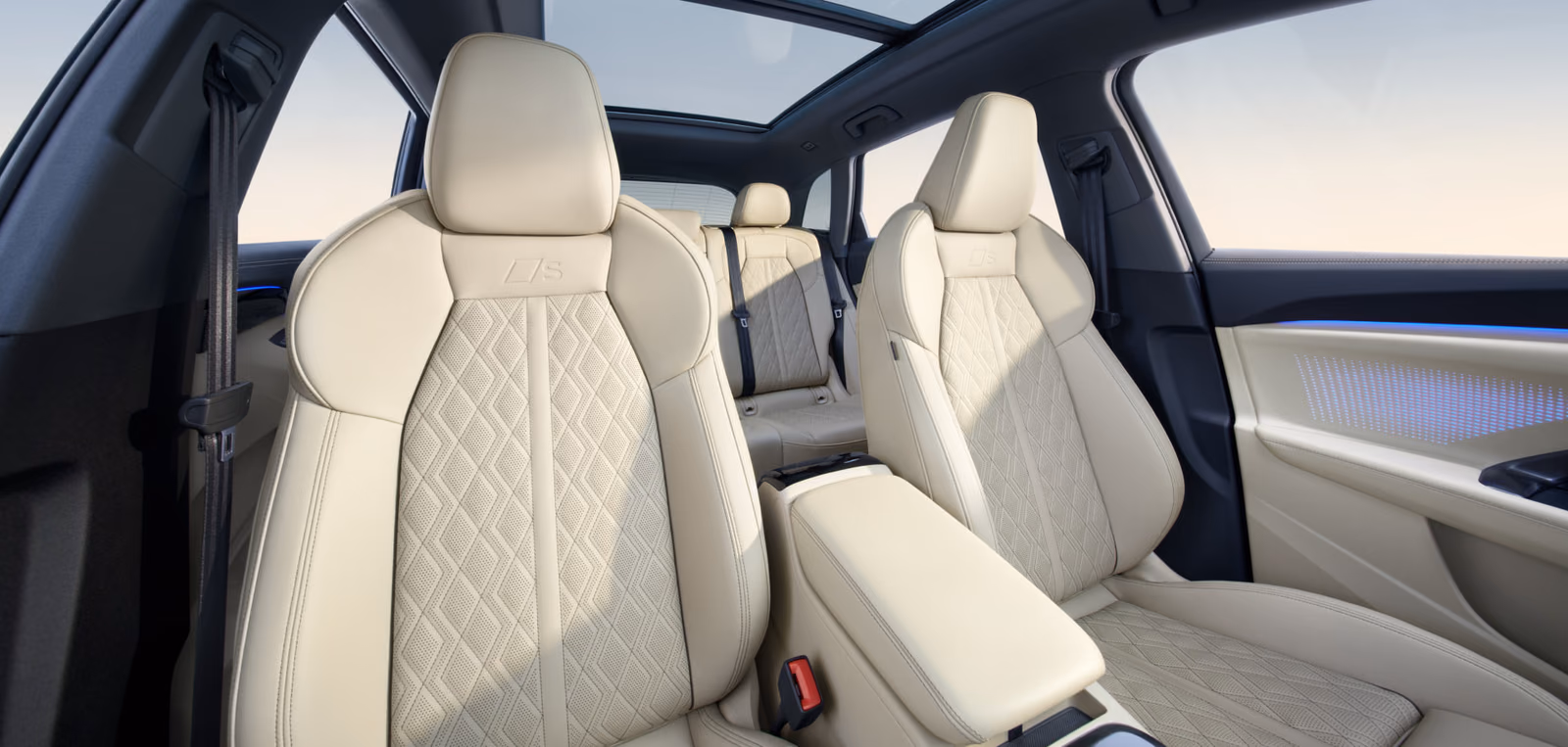 Передние кресла Audi Q5L
