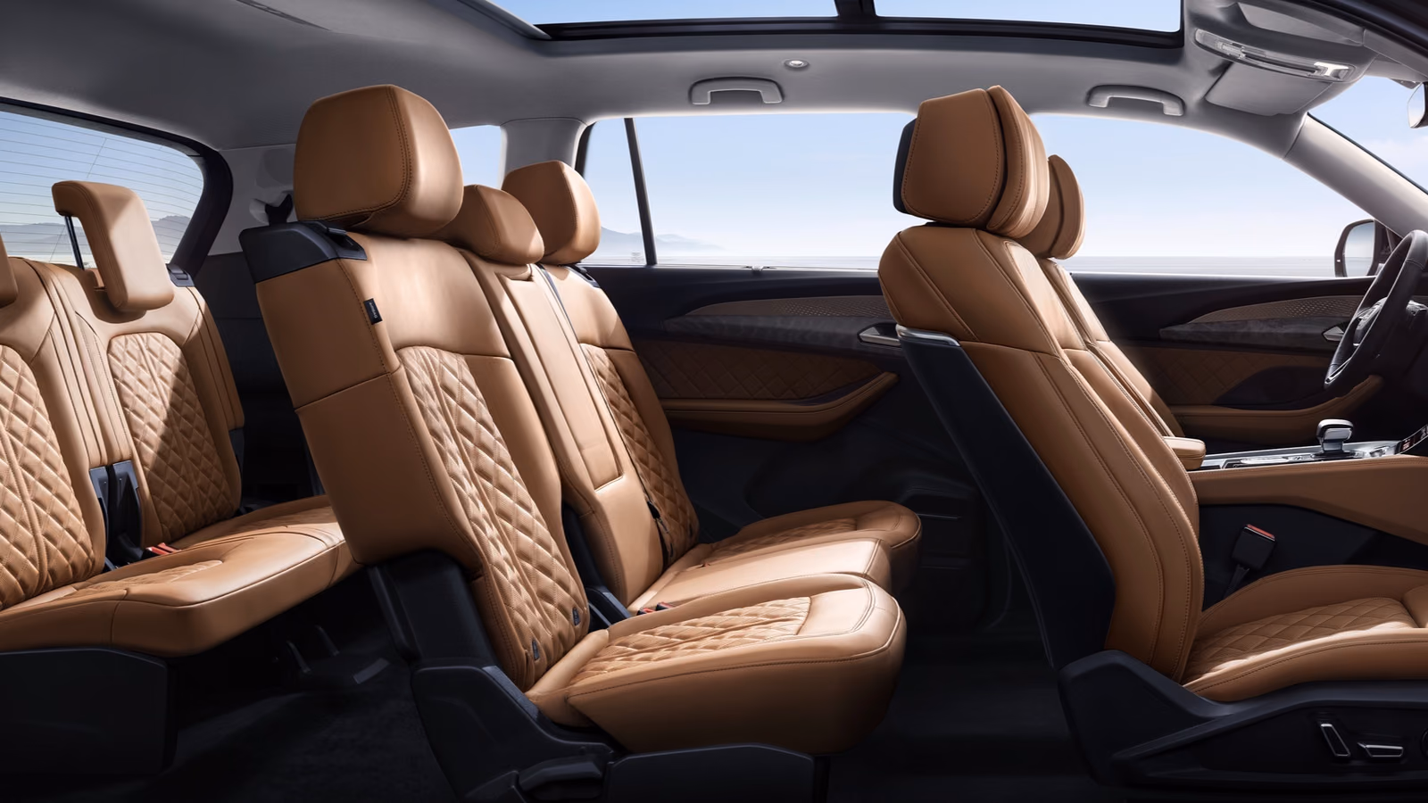 Салон Audi Q6 с коричневой кожей