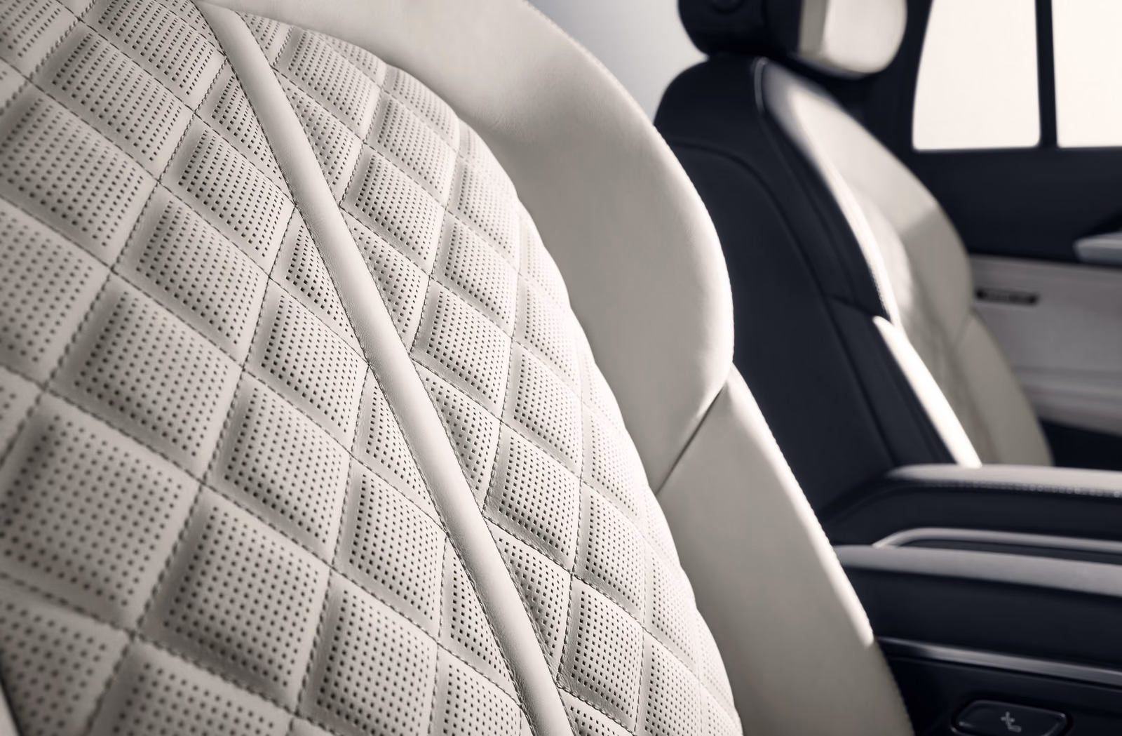 Отделка кресел Audi Q6