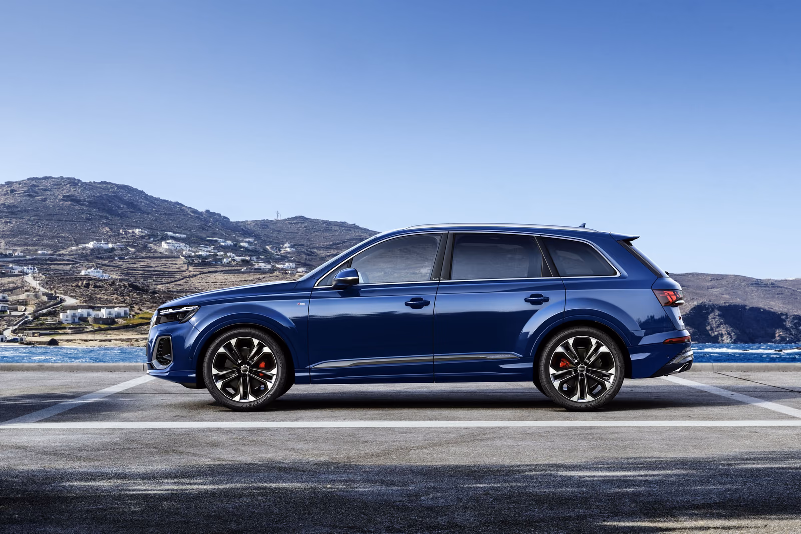Audi Q7 — пятиметровый кузов в боковом профиле