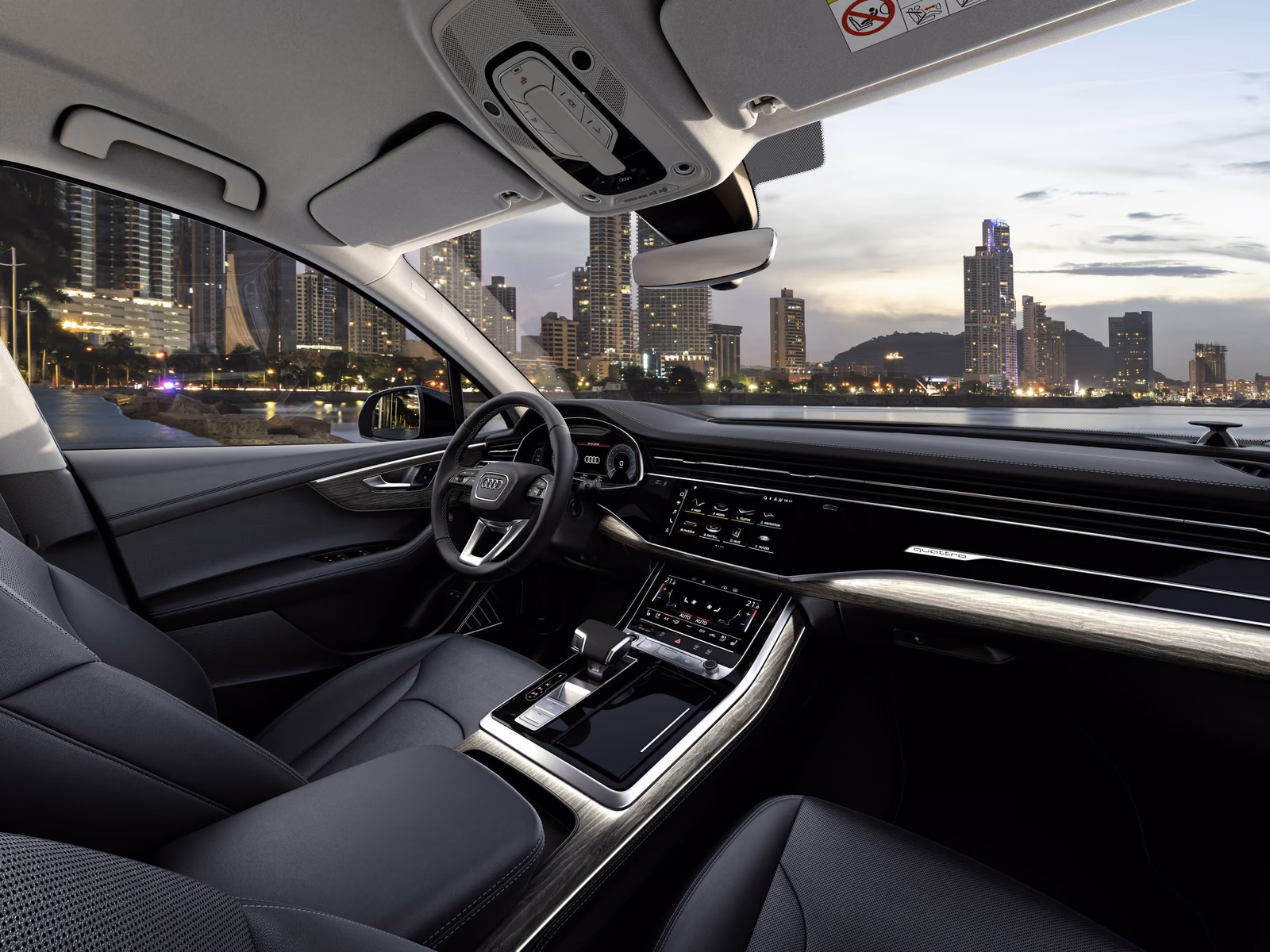 Audi Q7 — салон с панорамой города вечером