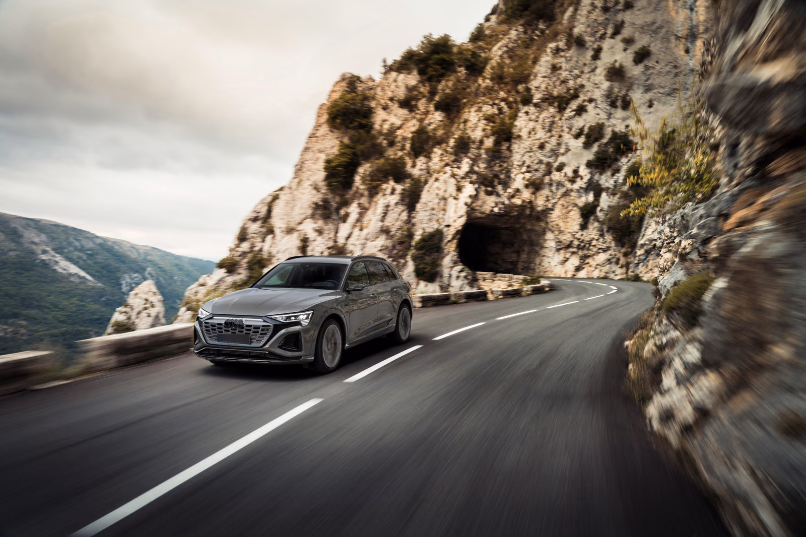 Audi Q8 e-tron — в движении