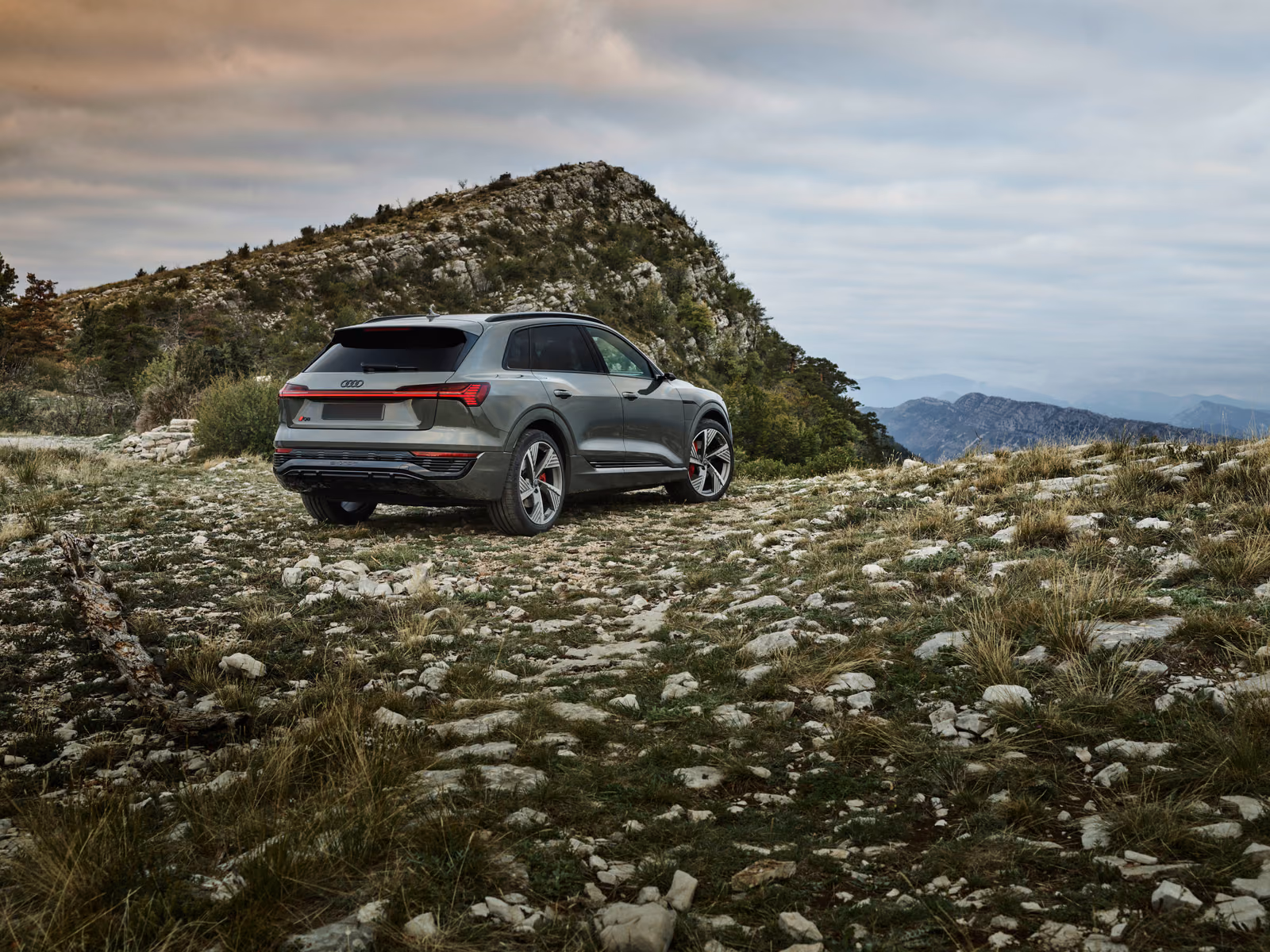 Audi Q8 e-tron — в студии