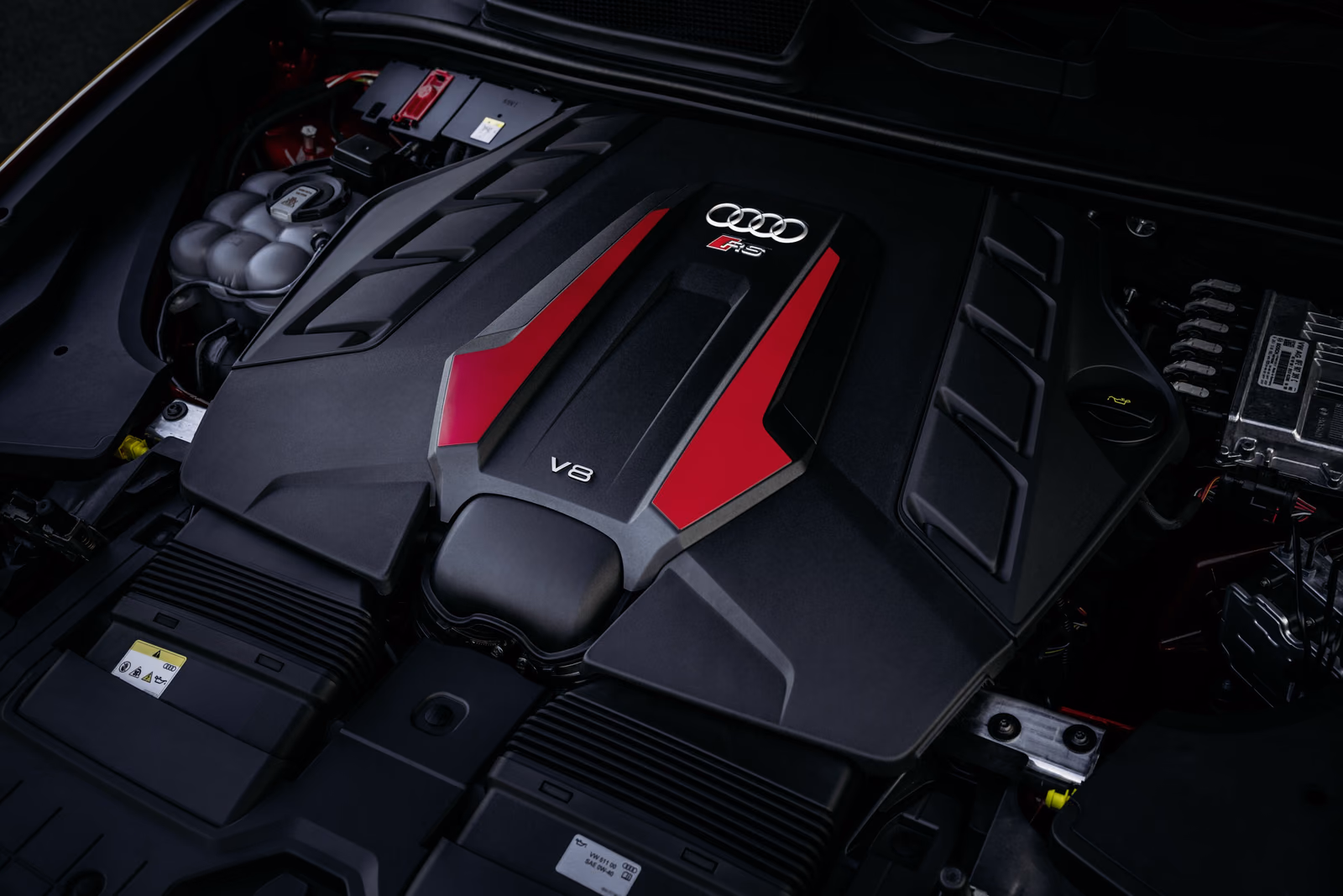 Audi RS Q8 — двигатель V8 с красными крышками