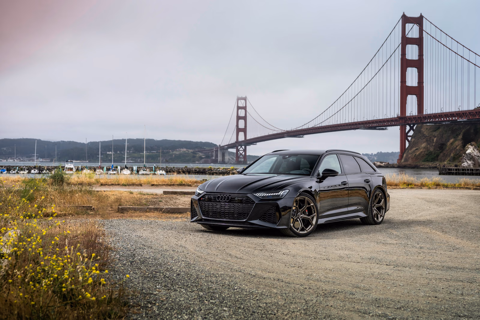 Audi RS 6 Avant performance — чёрный кузов у моста Золотые Ворота