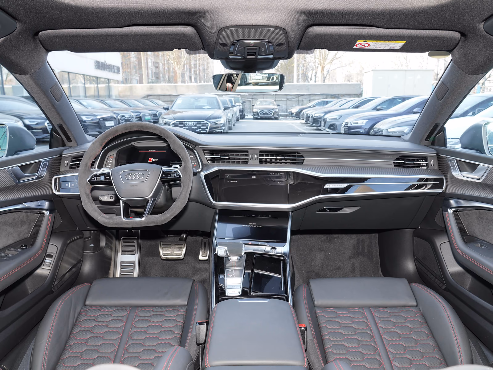 Audi RS 7 Sportback performance — панель приборов и центральный тоннель