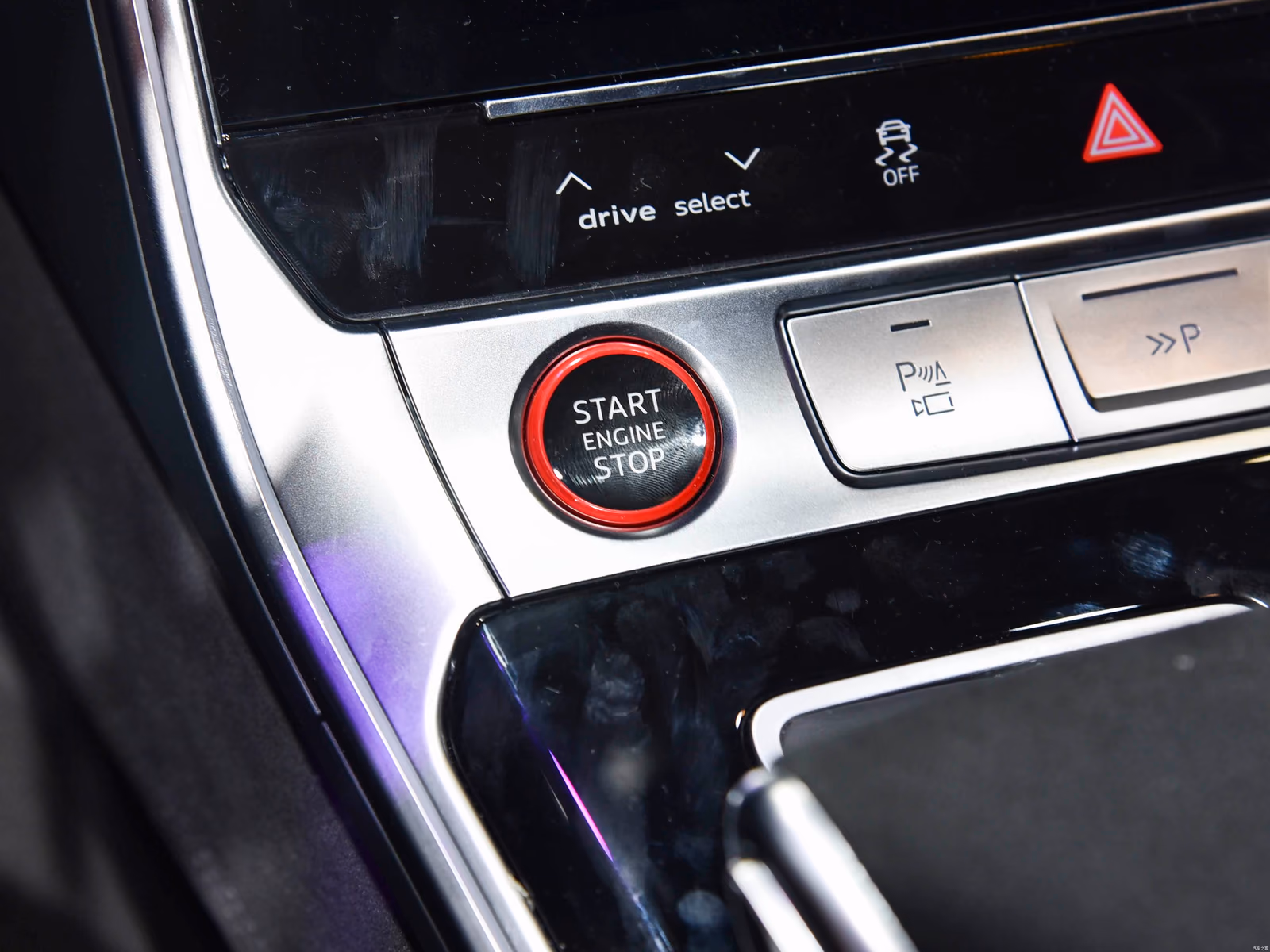 Audi RS 7 Sportback performance — кнопка запуска и Audi drive select