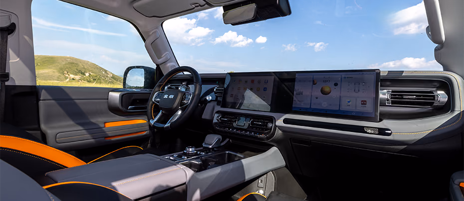BAIC BJ40 — передняя часть салона со стороны пассажира