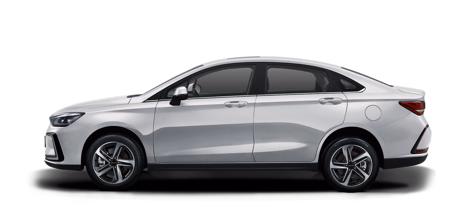 Серебристый BAIC U5 Plus в профиль