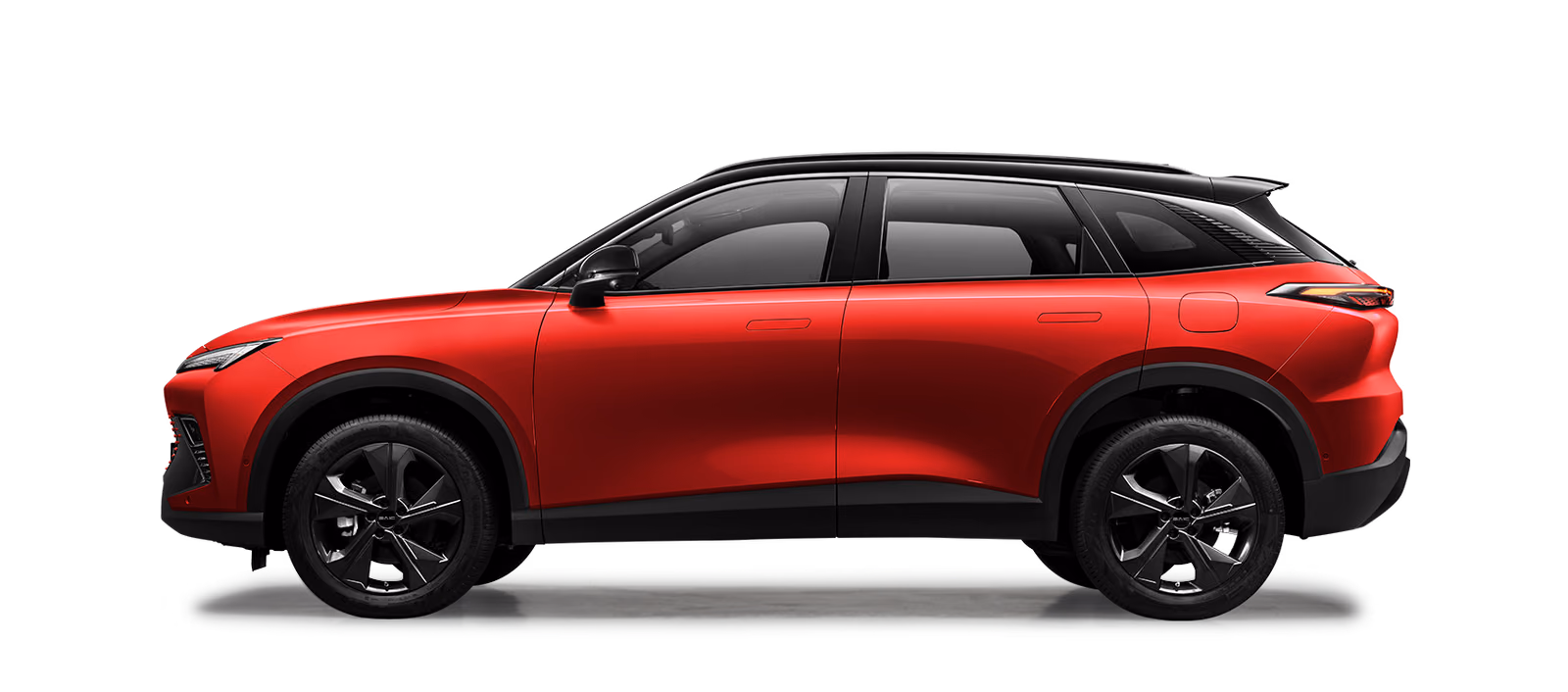 Красный BAIC X55 в профиль