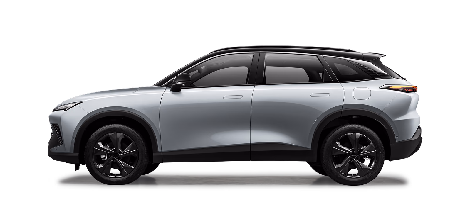 Серебристый BAIC X55 в профиль