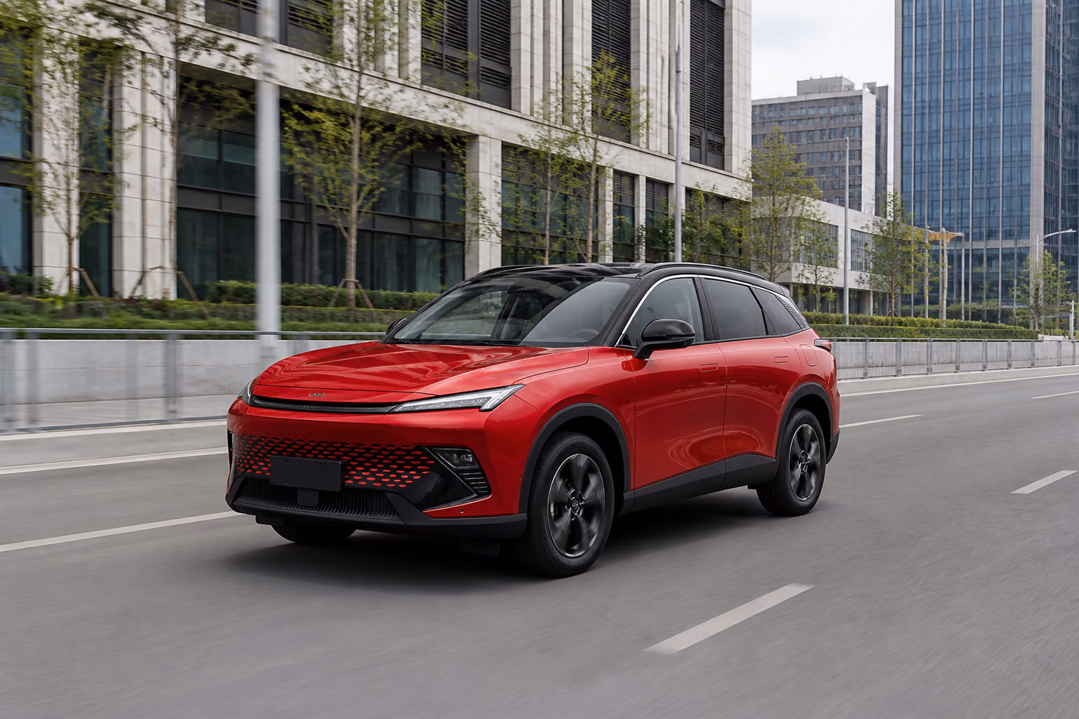 BAIC X55 на пустом городском бульваре