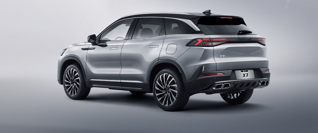 BAIC Beijing X7 — студийный задний ракурс