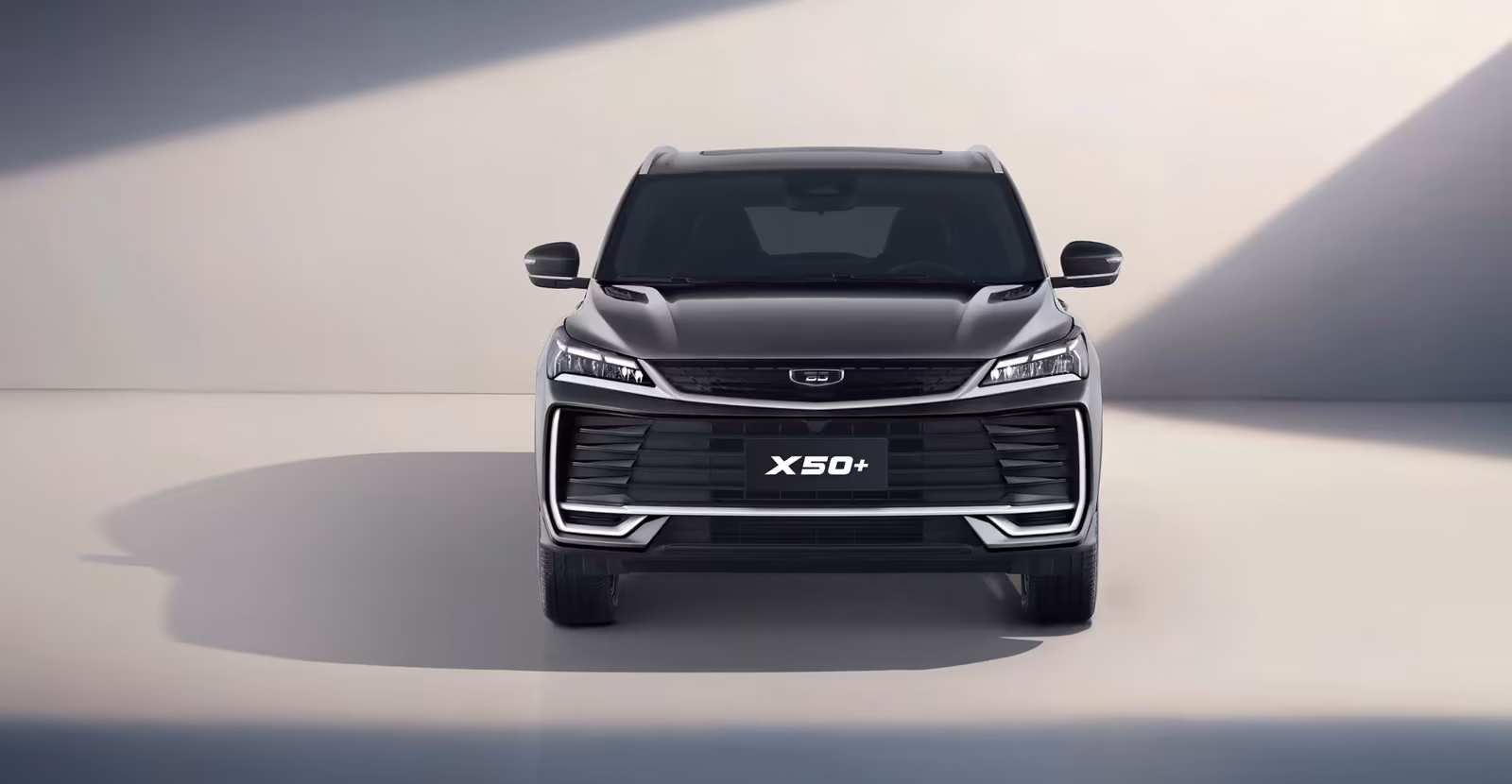 Belgee X50 чёрного цвета, вид спереди
