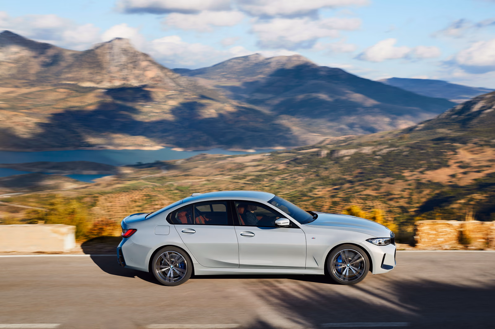 BMW 3 Series — профиль седана на фоне гор