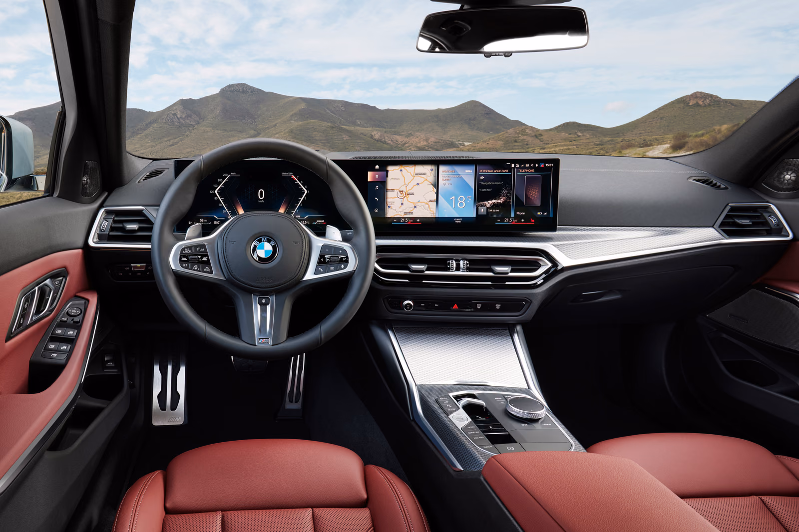 BMW 3 Series — водительское место с изогнутым дисплеем