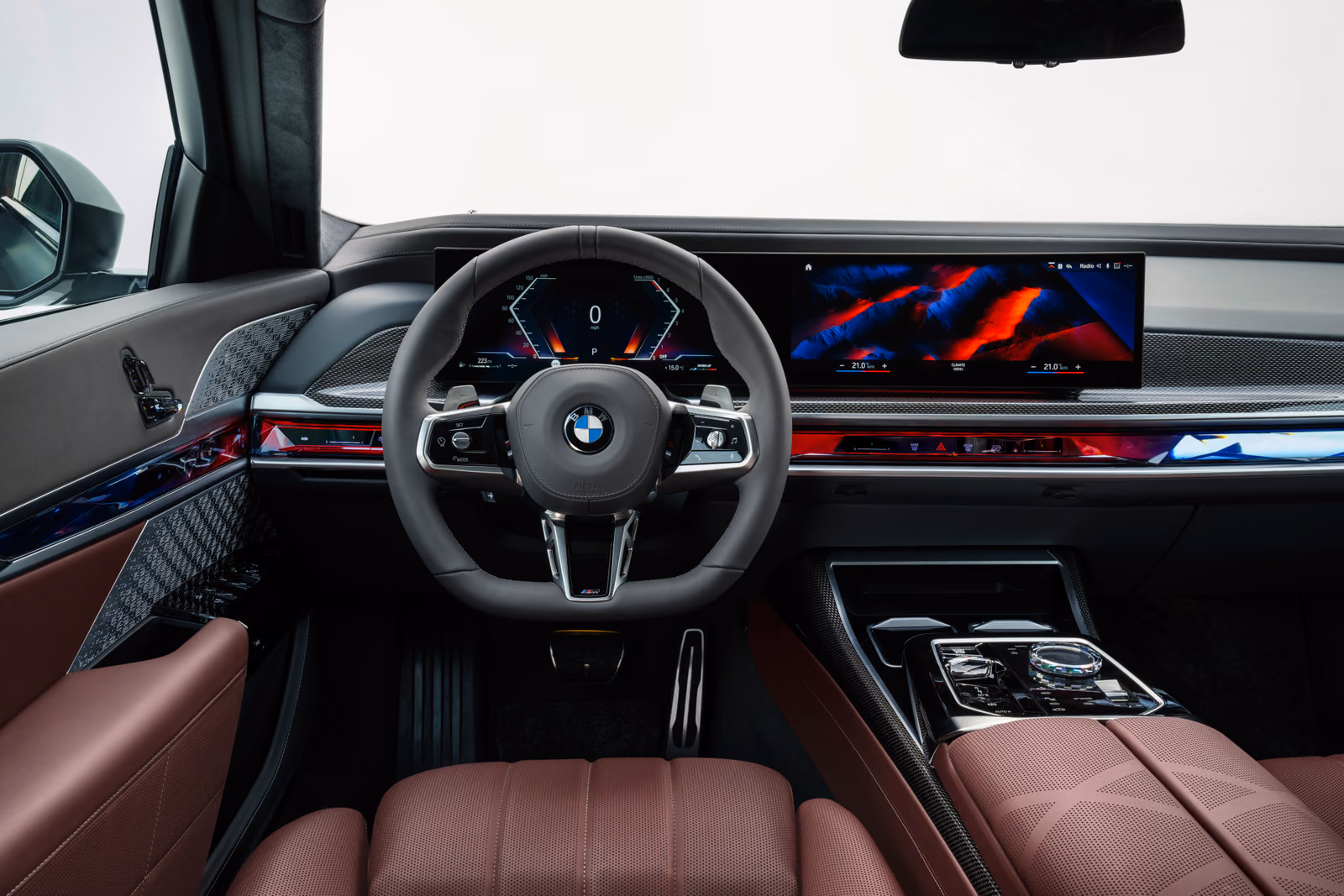 Передняя панель и изогнутый дисплей BMW 7 серии