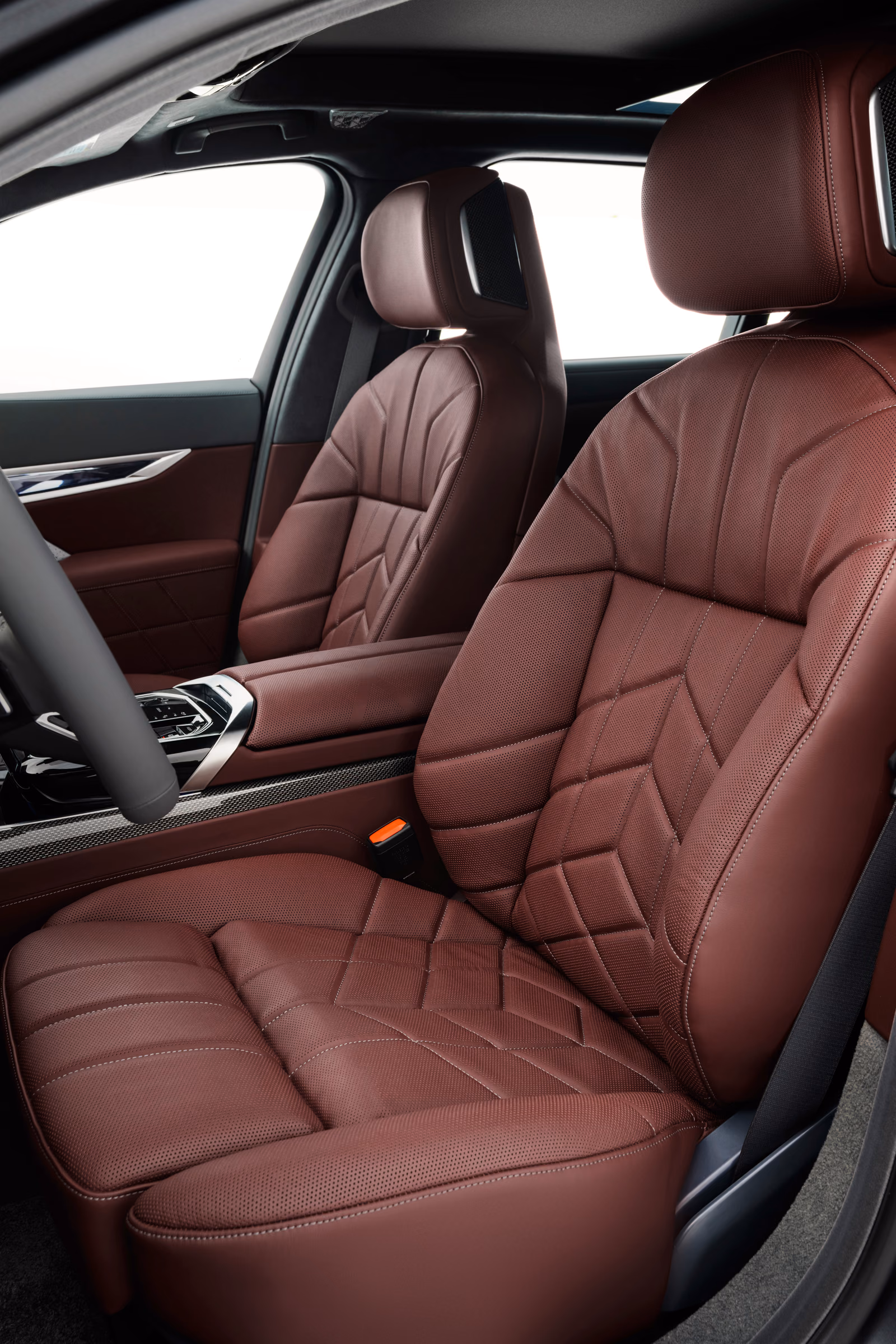Передние кожаные кресла BMW 7 Series