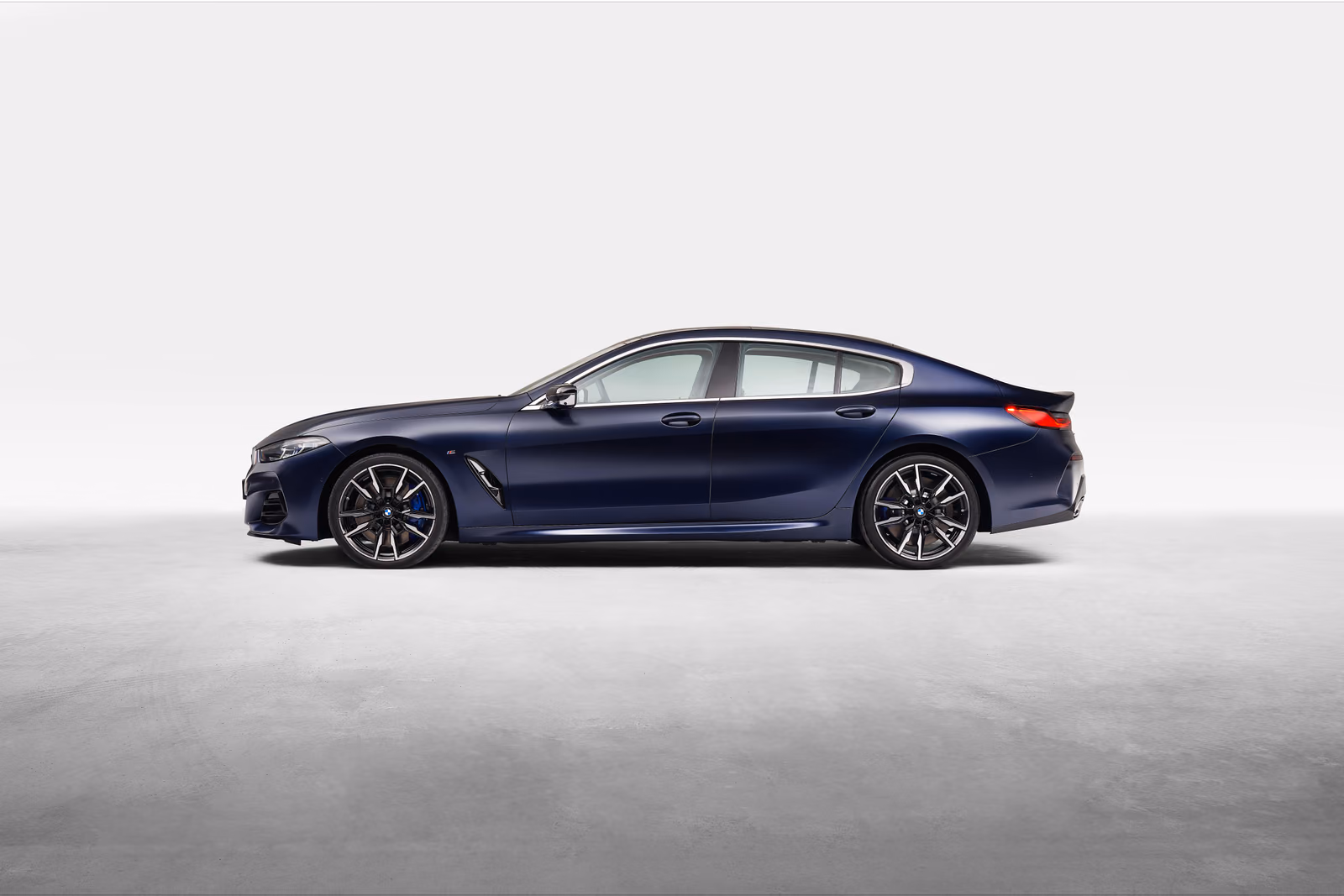 BMW 8 серии Gran Coupe в профиль
