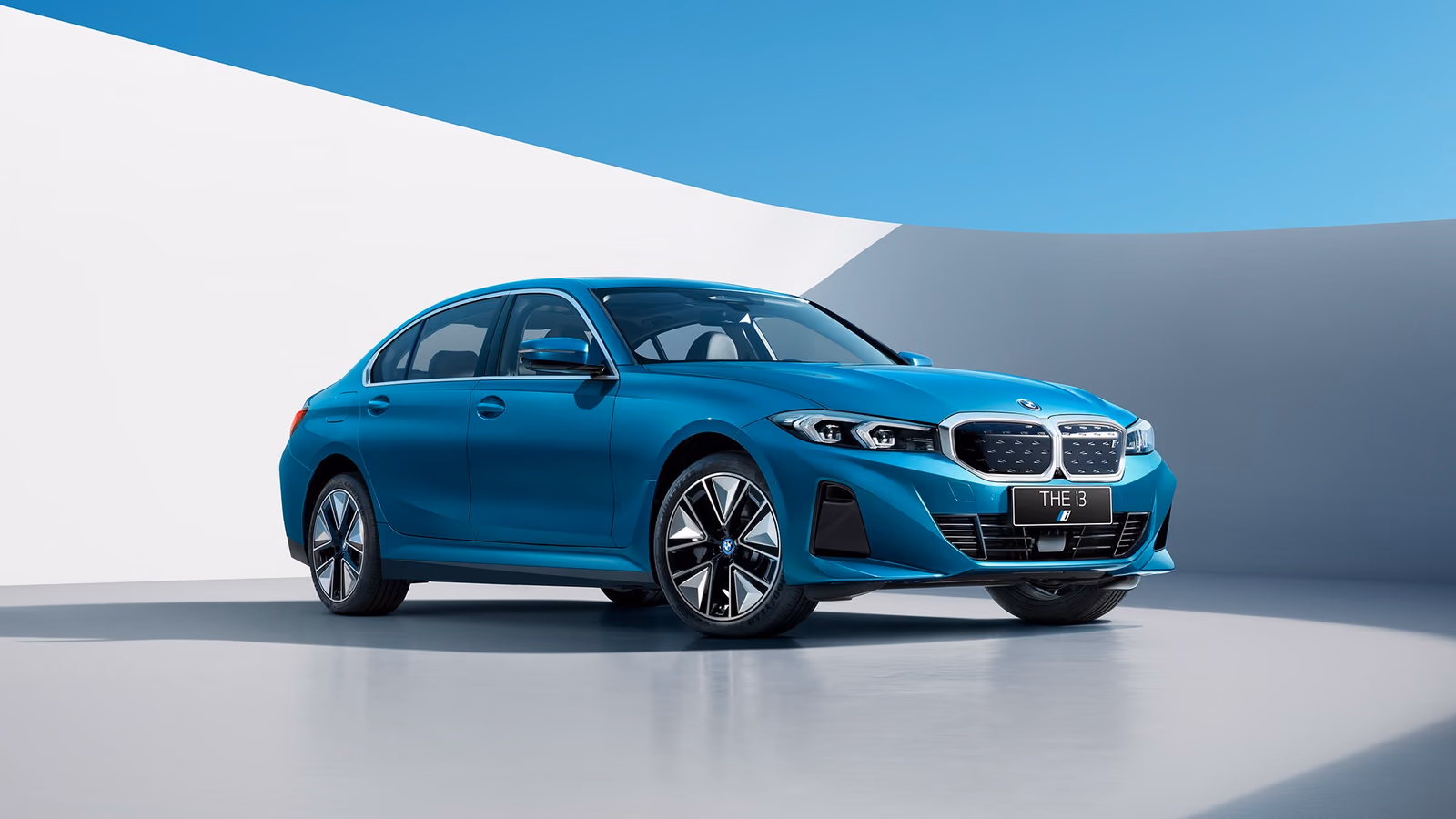 BMW i3 — вид сзади в три четверти