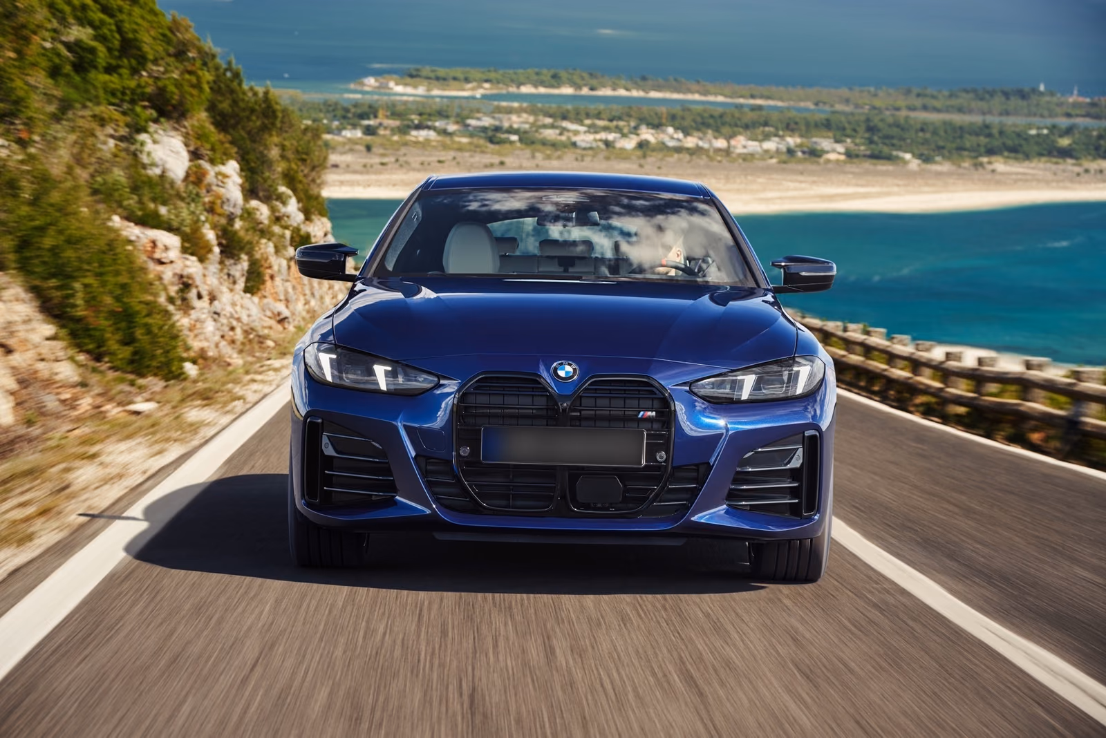 BMW i4 — вид сбоку