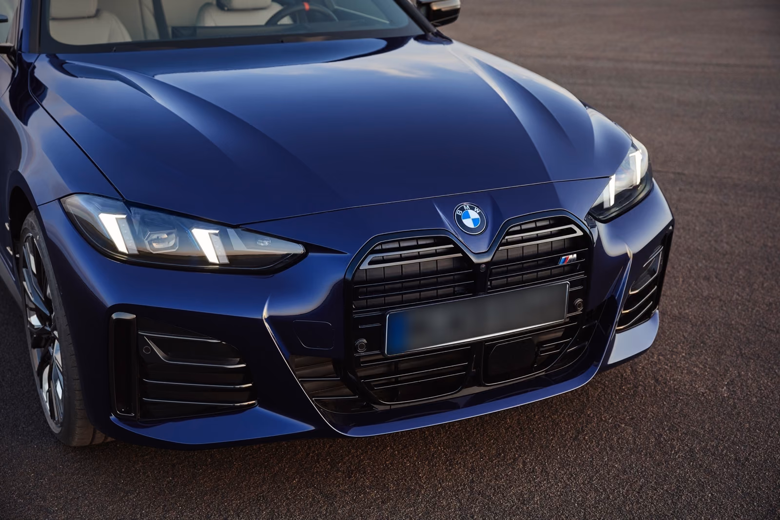 BMW i4 — вид сзади